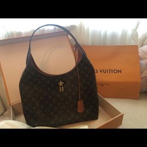 Flower hobo authentic LV